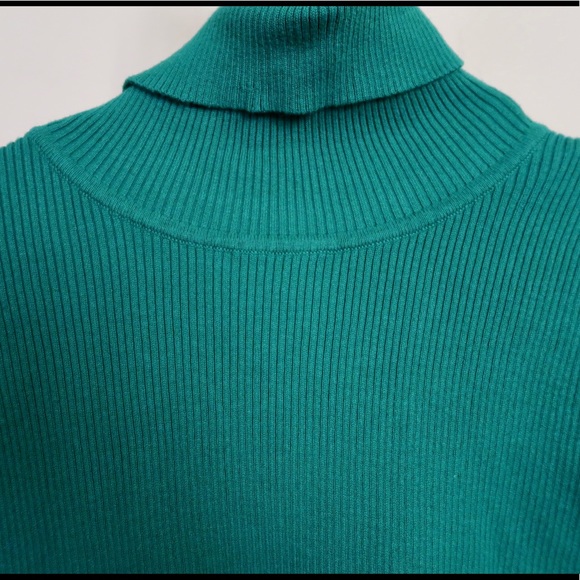Bottega Green turtle neck!! Perfect for fall/winter, size L - Picture 2 of 3
